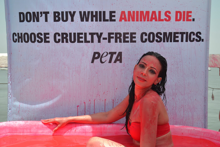 rozlyn khan bathes in blood for peta hot photoshoot